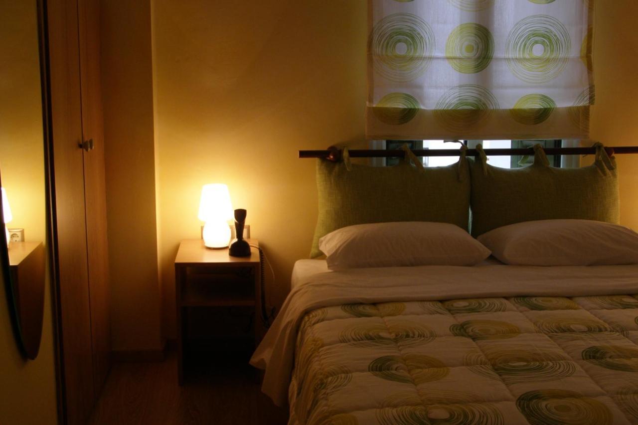 Room "Honeybee" In A Neoclassical House Kastoriá Eksteriør bilde